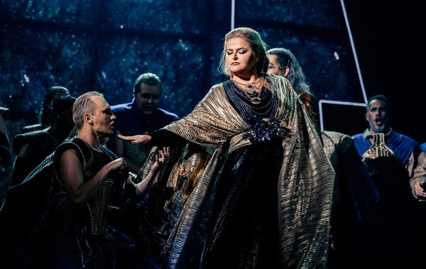 takis: Aπό το Κιάτο Κορινθίας στις όπερες του κόσμου 