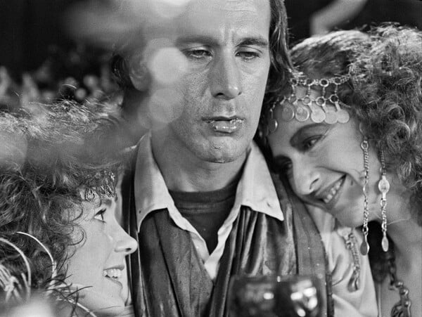 Είναι το «Singapore Sling» η πιο παρεξηγημένη ταινία του ελληνικού σινεμά;