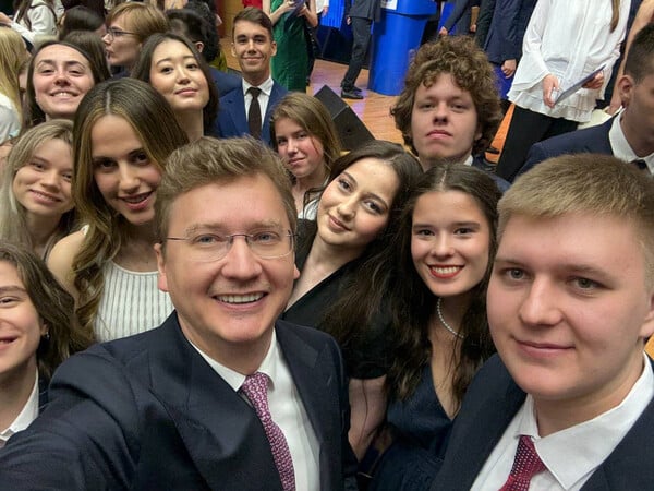 Η ζωή των Άσαντ στη Μόσχα: Πώς ζει ο έκπτωτος Σύρος ηγέτης και η οικογένειά του