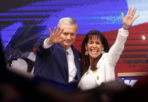 ΕΚΛΟΓΕΣ ΧΙΛΗ ΧΟΣΕ ΑΝΤΟΝΙΟ ΚΑΣΤ