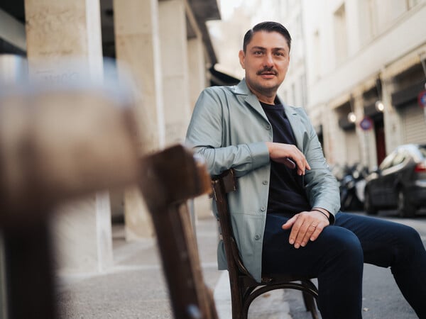 takis: Aπό το Κιάτο Κορινθίας στις όπερες του κόσμου 