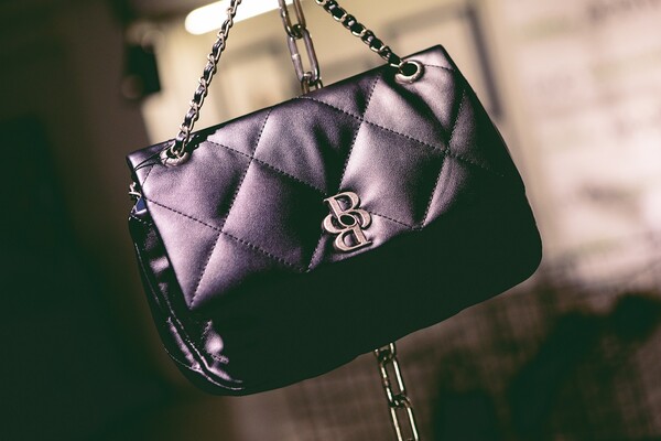 MODIVO & epapoutsia.gr παρουσιάζουν τις χειμερινές συλλογές 2025 μέσα από μια iconic εμπειρία Fashion Art Gallery