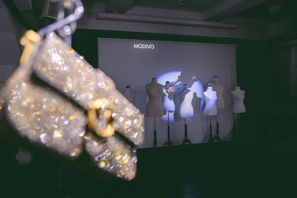 MODIVO & epapoutsia.gr παρουσιάζουν τις χειμερινές συλλογές 2025 μέσα από μια iconic εμπειρία Fashion Art Gallery