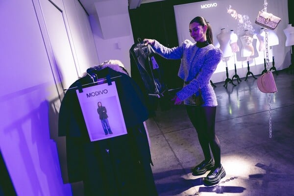 MODIVO & epapoutsia.gr παρουσιάζουν τις χειμερινές συλλογές 2025 μέσα από μια iconic εμπειρία Fashion Art Gallery