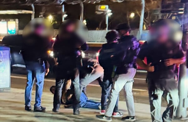 Rob και Michele Reiner: Η στιγμή που η αστυνομία συλλαμβάνει τον γιο τους για τη δολοφονία τους