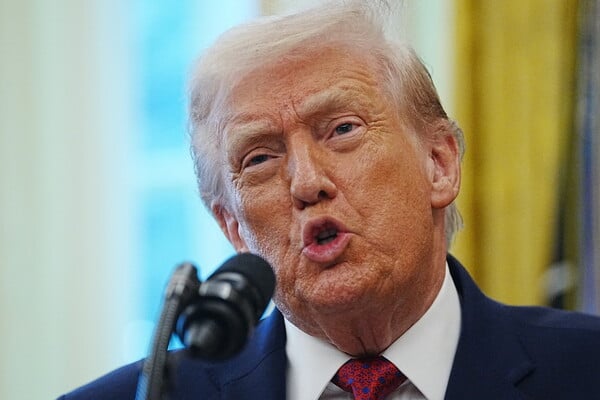 Ο Τραμπ «εμπλουτίζει» τη λίστα απαγόρευσης εισόδου στις ΗΠΑ - Οι 5 χώρες που προστέθηκαν 