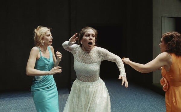 Δέκα παραστάσεις για τις γιορτές 