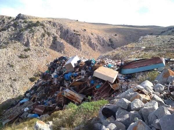 Ύδρα: Μια χωματερή κόντρα στον πολιτισμό και στην ιστορία του νησιού