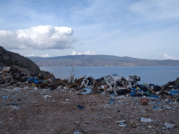 Ύδρα: Μια χωματερή κόντρα στον πολιτισμό και στην ιστορία του νησιού