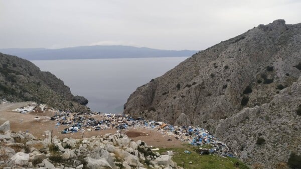Ύδρα: Μια χωματερή κόντρα στον πολιτισμό και στην ιστορία του νησιού