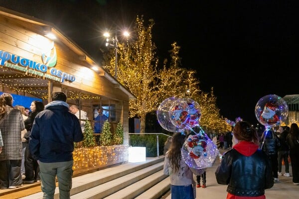 Skate, glow, repeat Με τη στήριξη του Φυσικού Αερίου Ελληνική Εταιρεία Ενέργειας, το Παγοδρόμιο του ΚΠΙΣΝ γίνεται φέτος το πιο φωτεινό και inclusive σημείο του Χριστουγεννιάτικου Κόσμου