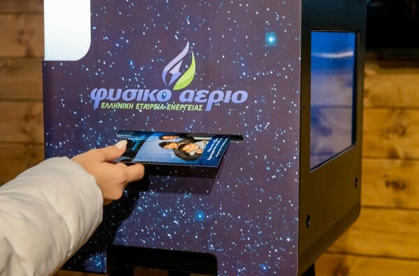 Skate, glow, repeat Με τη στήριξη του Φυσικού Αερίου Ελληνική Εταιρεία Ενέργειας, το Παγοδρόμιο του ΚΠΙΣΝ γίνεται φέτος το πιο φωτεινό και inclusive σημείο του Χριστουγεννιάτικου Κόσμου