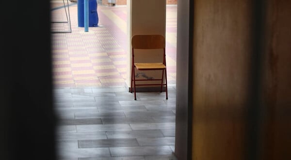 Κυψέλη: Μαθητές κλείδωσαν τους διευθυντές μέσα στο γυμνάσιο όπου μαχαιρώθηκε η 14χρονη