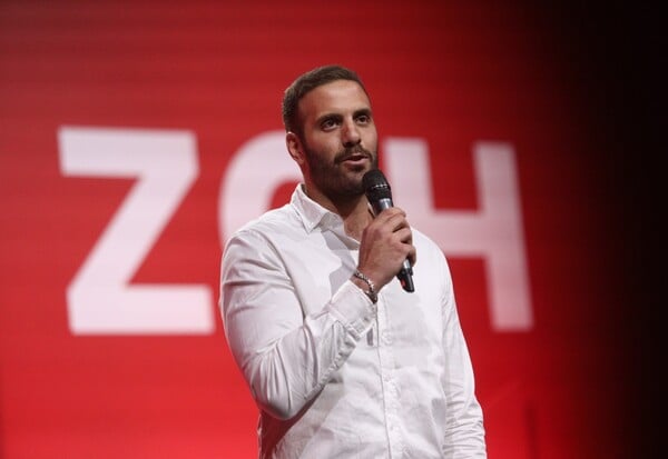 ΝΙΚΟΣ ΠΑΠΠΑΣ ΕΥΡΩΒΟΥΛΕΥΤΗΣ ΕΠΙΘΕΣΗ ΔΗΜΟΣΙΟΓΡΑΦΟΣ