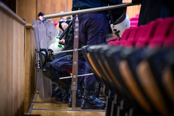 ΧΡΥΣΗ ΑΥΓΗ ΔΙΚΗ ΕΝΟΧΗ ΕΙΣΑΓΓΕΛΕΑΣ