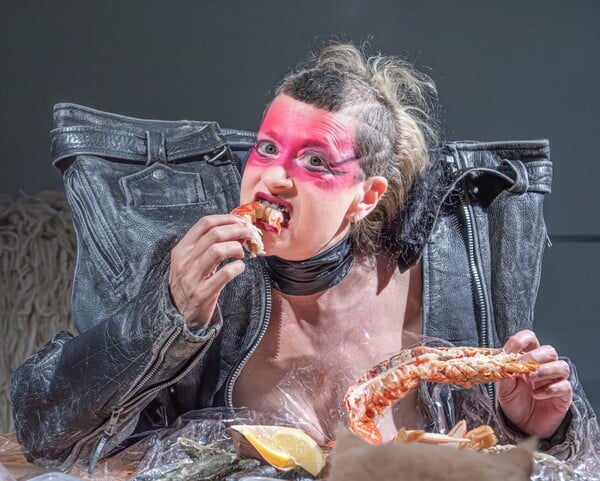 *Ακόμη και το πιο σφοδρό ξυράφι υπήρξε κάποτε λουλούδι/ από τον Πάνο Μιχαήλ