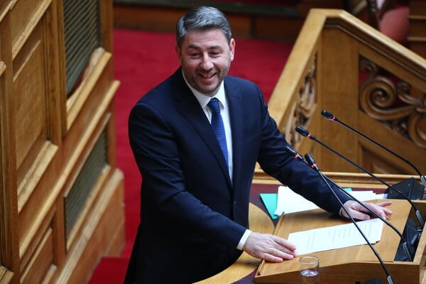 Η απώλεια του Κώστα Σημίτη, η επιστροφή του Ντόναλντ Τραμπ και το κίνημα των Τεμπών