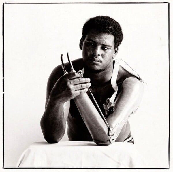 *Ακόμη και το πιο σφοδρό ξυράφι υπήρξε κάποτε λουλούδι/ από τον Πάνο Μιχαήλ