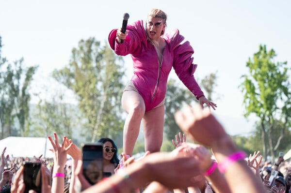 *Ακόμη και το πιο σφοδρό ξυράφι υπήρξε κάποτε λουλούδι/ από τον Πάνο Μιχαήλ