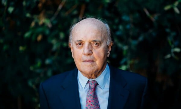 Πέθανε σε ηλικία 91 ετών, ο βραβευμένος με Πούλιτζερ δημοσιογράφος Πίτερ Αρνέτ 