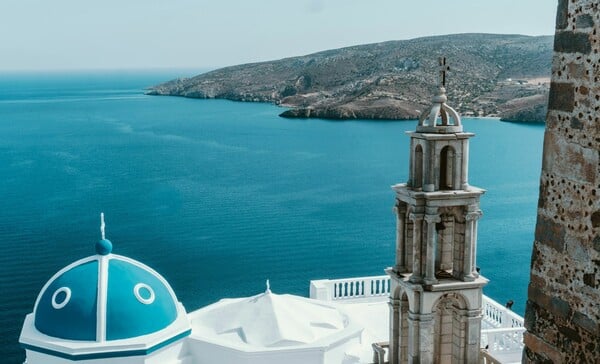 Ποιο ελληνικό νησί εξυμνούν διεθνή ΜΜΕ ως «λαμπρό παράδειγμα αλλαγής»