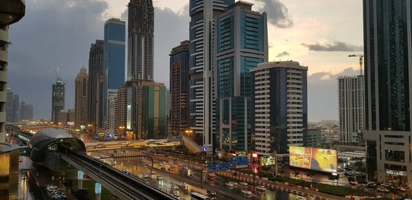 ΝΤΟΥΜΠΑΪ ΚΑΚΟΚΑΙΡΙΑ ΒΡΟΧΕΣ ΚΑΚΟΚΑΙΡΙΑ ΠΛΗΜΜΥΡΕΣ