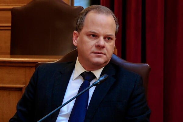 Η απώλεια του Κώστα Σημίτη, η επιστροφή του Ντόναλντ Τραμπ και το κίνημα των Τεμπών