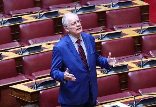 Η απώλεια του Κώστα Σημίτη, η επιστροφή του Ντόναλντ Τραμπ και το κίνημα των Τεμπών