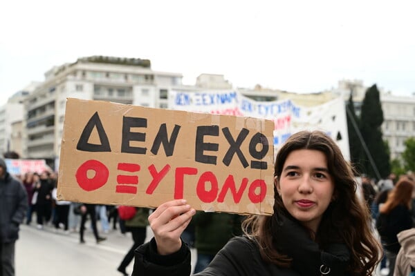 Η απώλεια του Κώστα Σημίτη, η επιστροφή του Ντόναλντ Τραμπ και το κίνημα των Τεμπών