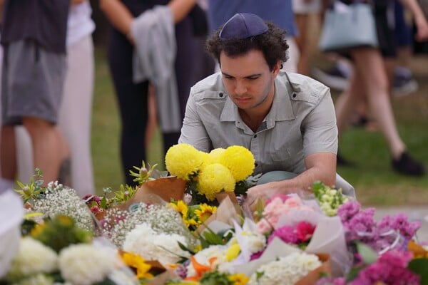 Τρομοκρατική επίθεση στο Σίδνεϊ: Νέοι νόμοι κατά της ρητορικής μίσους μετά την τραγωδία στην παραλία Μπόντι