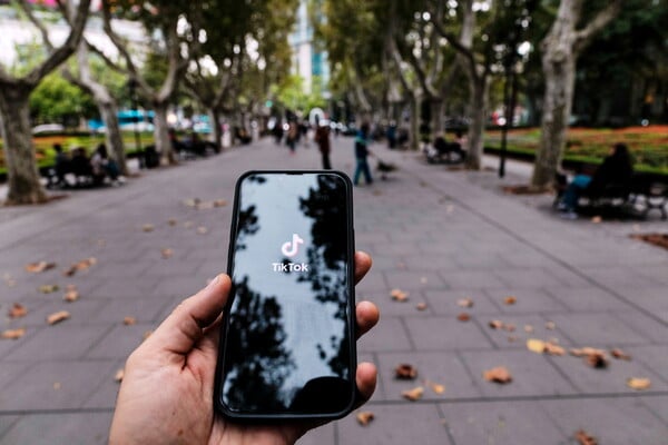 TikTok: Η ιδιοκτήτρια εταιρεία ByteDance υπέγραψε συμφωνίες για να αποφύγει την απαγόρευση στις ΗΠΑ