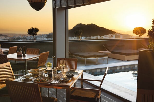 President Hotel Athens: Ένα ξενοδοχείο που ανήκει στην Αθήνα και εξελίσσεται μαζί της