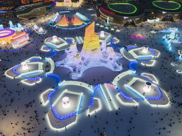 Κίνα: Άνοιξε το μεγαλύτερο θεματικό πάρκο πάγου και χιονιού στον κόσμο