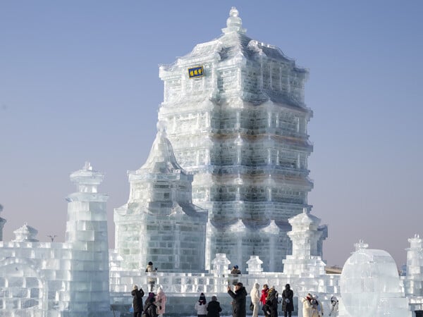 Κίνα: Άνοιξε το μεγαλύτερο θεματικό πάρκο πάγου και χιονιού στον κόσμο