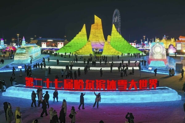 Κίνα: Άνοιξε το μεγαλύτερο θεματικό πάρκο πάγου και χιονιού στον κόσμο