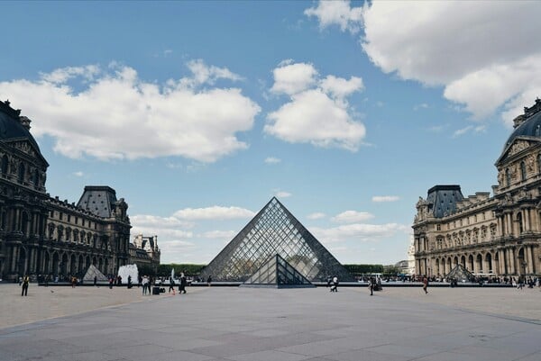 Λούβρο: Άνοιξε ξανά το μουσείο αφού ψηφίστηκε ο τερματισμός των απεργιακών κινητοποιήσεων