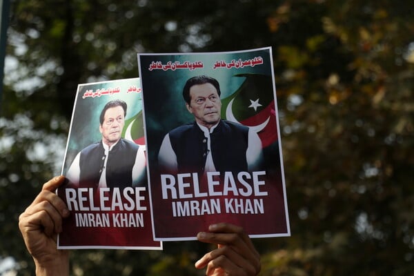 Πακιστάν: Νέες ποινές φυλάκισης για τον πρώην πρωθυπουργό Ιμράν Χαν και τη σύζυγό του 