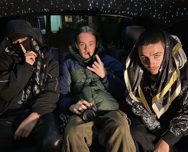 Τιμοτέ Σαλαμέ και EsDeeKid ραπάρουν μαζί βάζοντας τέλος στις φήμες ότι είναι το ίδιο πρόσωπο