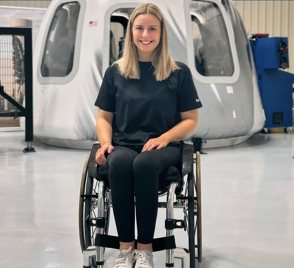 MICHAELA BENTHAUS ΔΙΑΣΤΗΜΑ ΑΝΑΠΗΡΙΚΟ ΑΜΑΞΙΔΙΟ