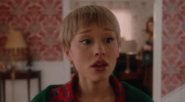 «Ηome Alone»: Η Ariana Grande μεταμφιέστηκε σε Kevin McCallister για χάρη του SNL 