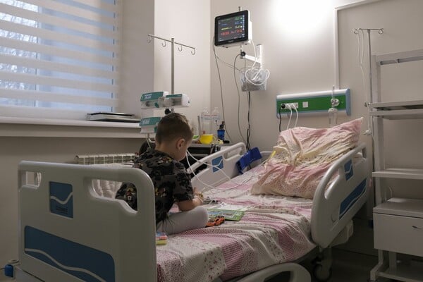 Παιδιά με καρκίνο από την Ουκρανία στο στόχαστρο δόλιων φιλανθρωπικών εκστρατειών με συνδέσεις σε ΗΠΑ και Ισραήλ