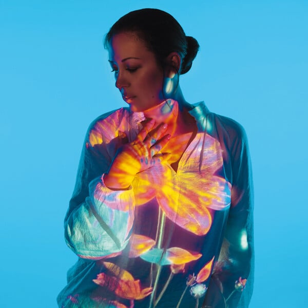 Sacred Voice: Η Διόνη Καρόκη μετατρέπει τον ήχο σε αυτογνωσία