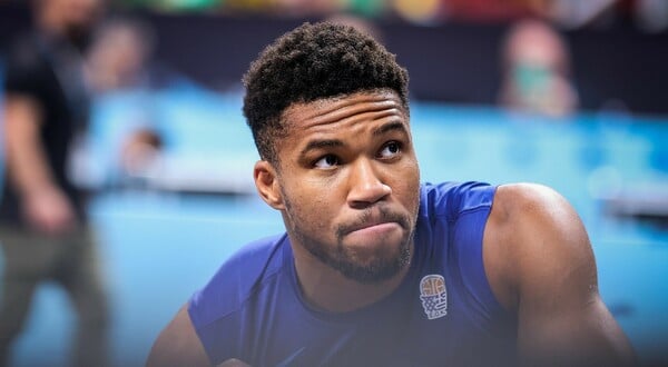 Γιάννης Αντετοκούνμπο: Ενοχλημένος από τις φήμες που τον θέλουν να μετακομίζει στη Νέα Υόρκη