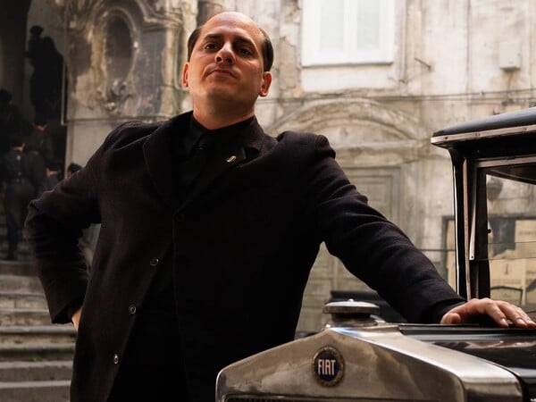 ΕΠΕΞ Δέκα εξαίρετες τηλεοπτικές σειρές του 2025 