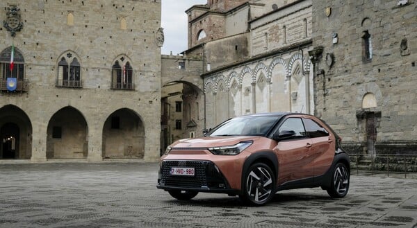 Οδηγούμε το νέο Toyota Aygo X Hybrid στη Φλωρεντία