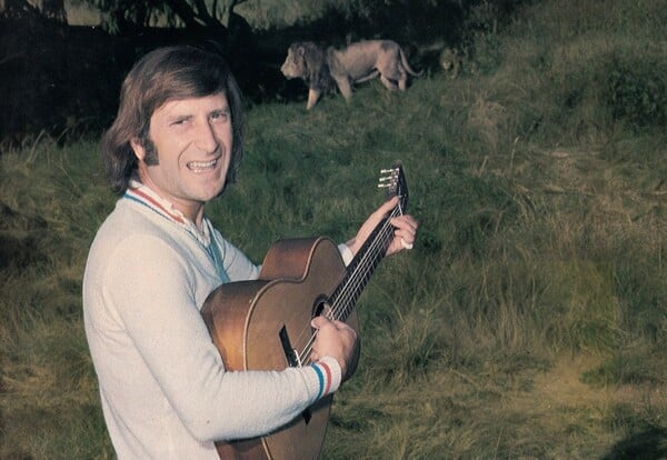 Γιώργος Κοινούσης: 50 χρόνια από το «Αστεία και Σοβαρά», τον δίσκο με τα καλύτερα τραγούδια του 