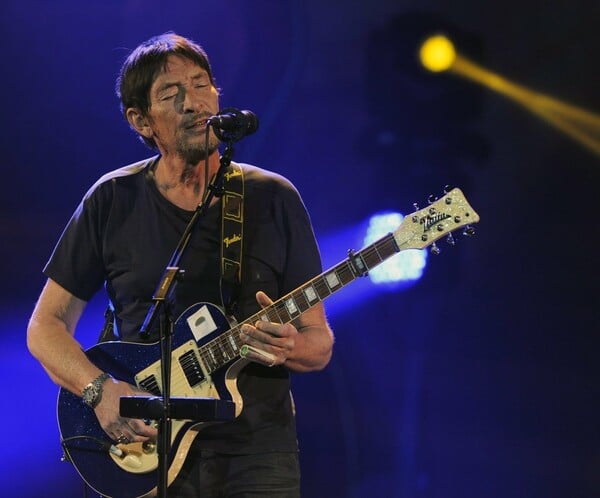 ΚΡΙΣ ΡΙΑ ΤΡΑΓΟΥΔΙΣΤΗΣ