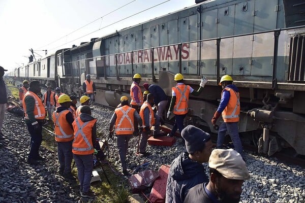 ΙΝΔΙΑ ΤΡΕΝΟ ΕΛΕΦΑΝΤΕΣ