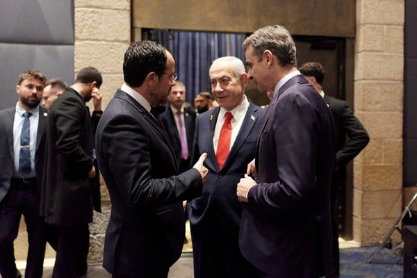 Νετανιάχου σε Τουρκία: Σε αυτούς που σκέφτονται αυτοκρατορίες λέμε «ούτε να το σκέφτεστε» - Οι δηλώσεις Μητσοτάκη στην Τριμερή