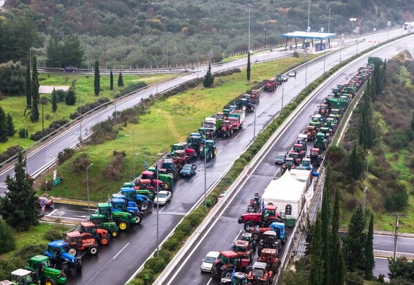 ΑΓΡΟΤΕΣ ΜΠΛΟΚΑ ΧΡΙΣΤΟΥΓΕΝΝΑ